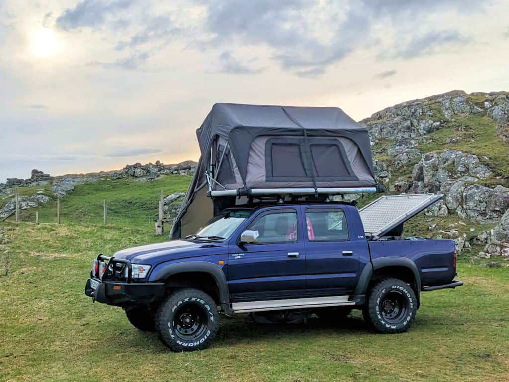 Earhart rooftop tent, side view